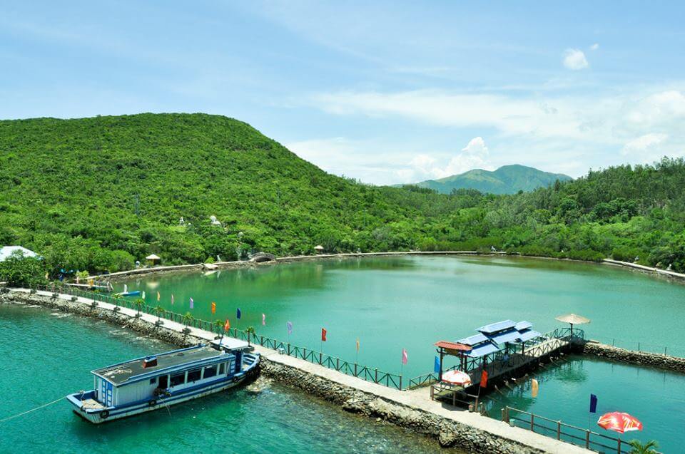 Hồ cá Trí Nguyên Nha Trang